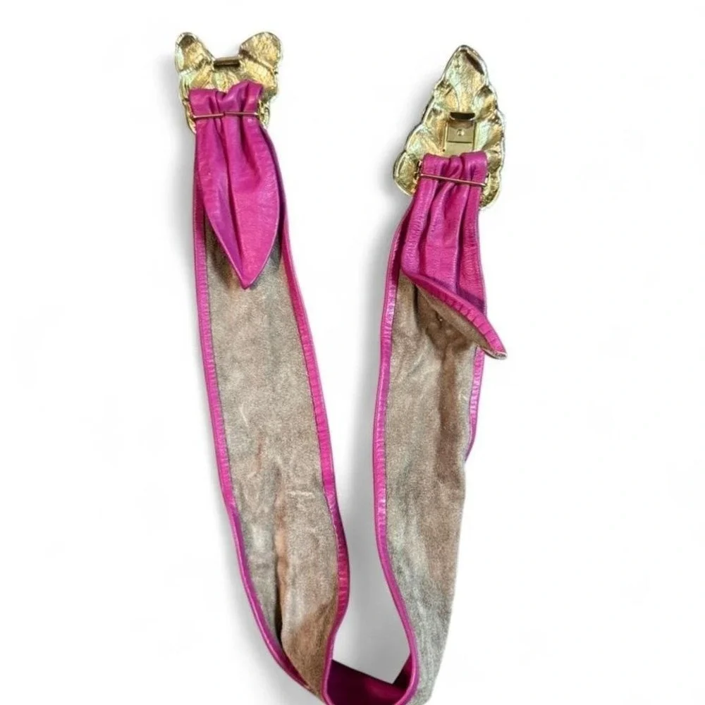 Vintage 80s Magenta Pink leather ruched belt with gold‎ leaf buckle